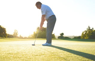 中国高尔夫球员许赢夺得女子中巡个人第三冠，许亚军高尔夫